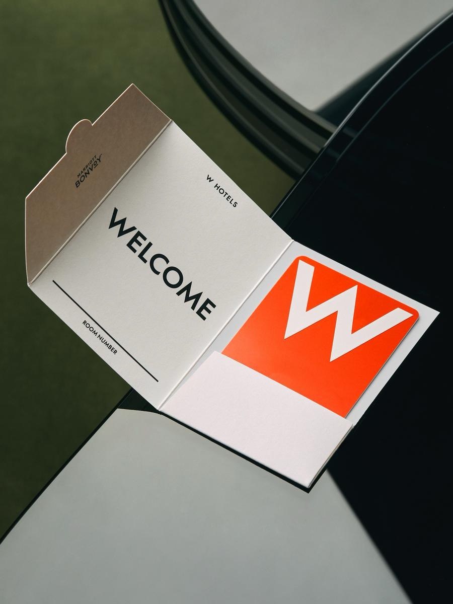 Welcome card and room key package